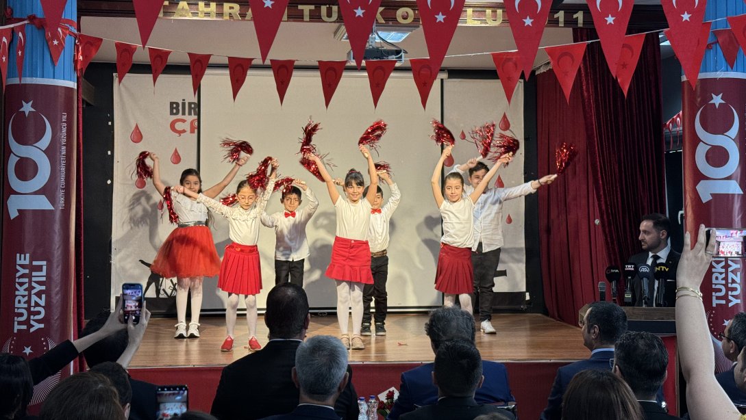 Tahran Türk Okulunda Coşkulu Kutlama