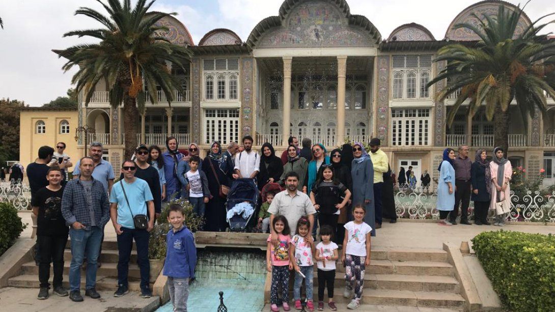 Tahran Eğitim Camiası Şiraz Gezisinde Bir Araya Geldi